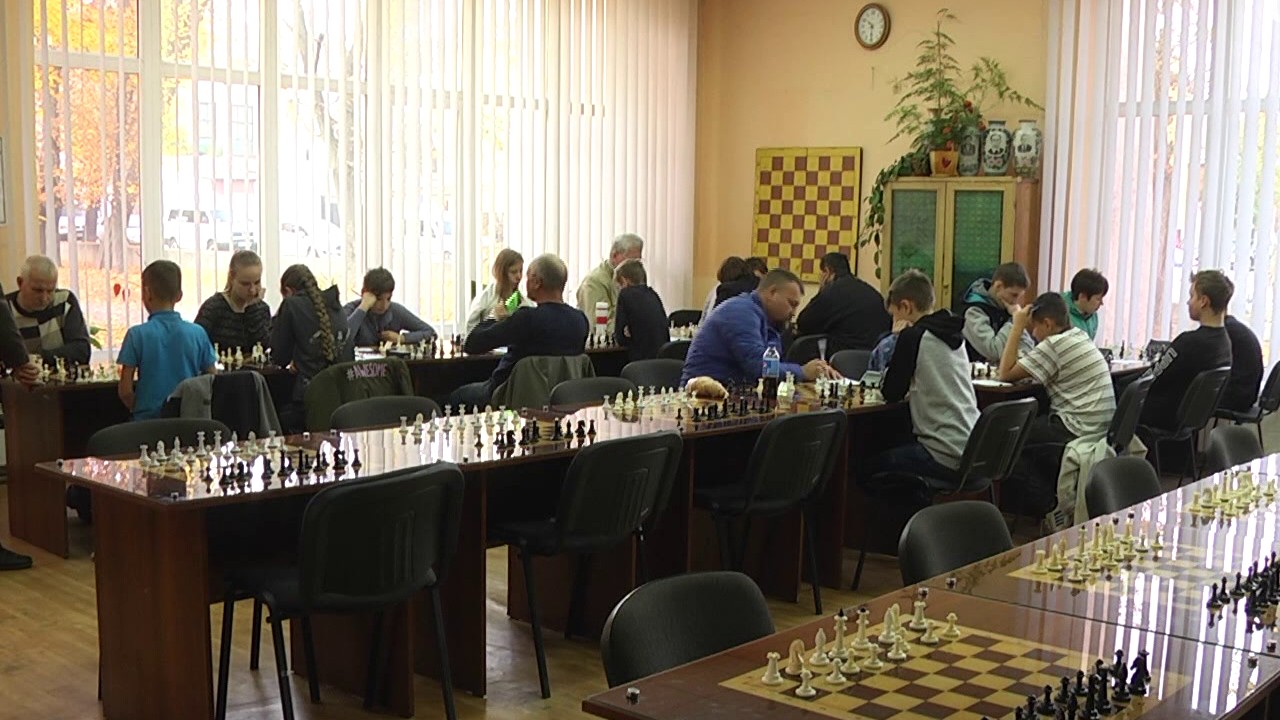 21 шахіст взяв участь у півфіналі відкритого чемпіонату Хмельницького з шахів. 