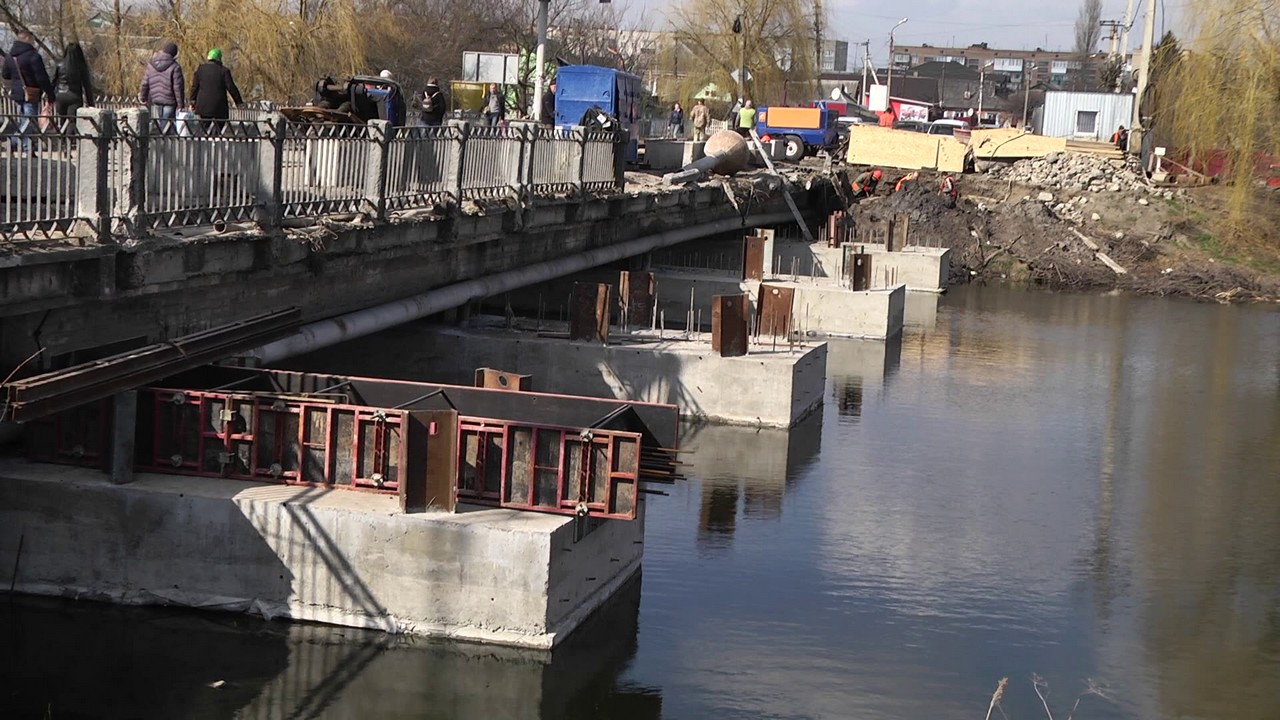 Ремонт мосту через річку Случ, що у Старокостянтинові, завершать до 1 вересня