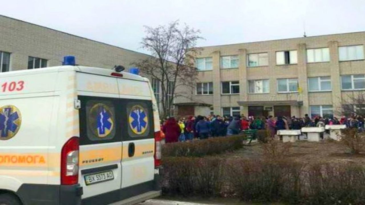 Поліція розслідує вчорашній інцидент у Нетішинській школі