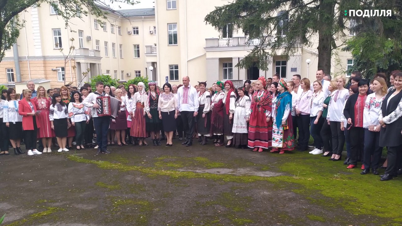 Флешмоб присвячений Дню вишиванки відбувся у Хмельницькій облдержадміністрації