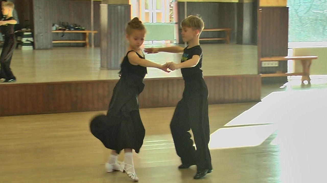 Дев`ятирічні хмельничани Даніїл Горобець і Евеліна Кузьмич стали дворазовими чемпіонами України зі спортивно - бальних танців у Луцьку