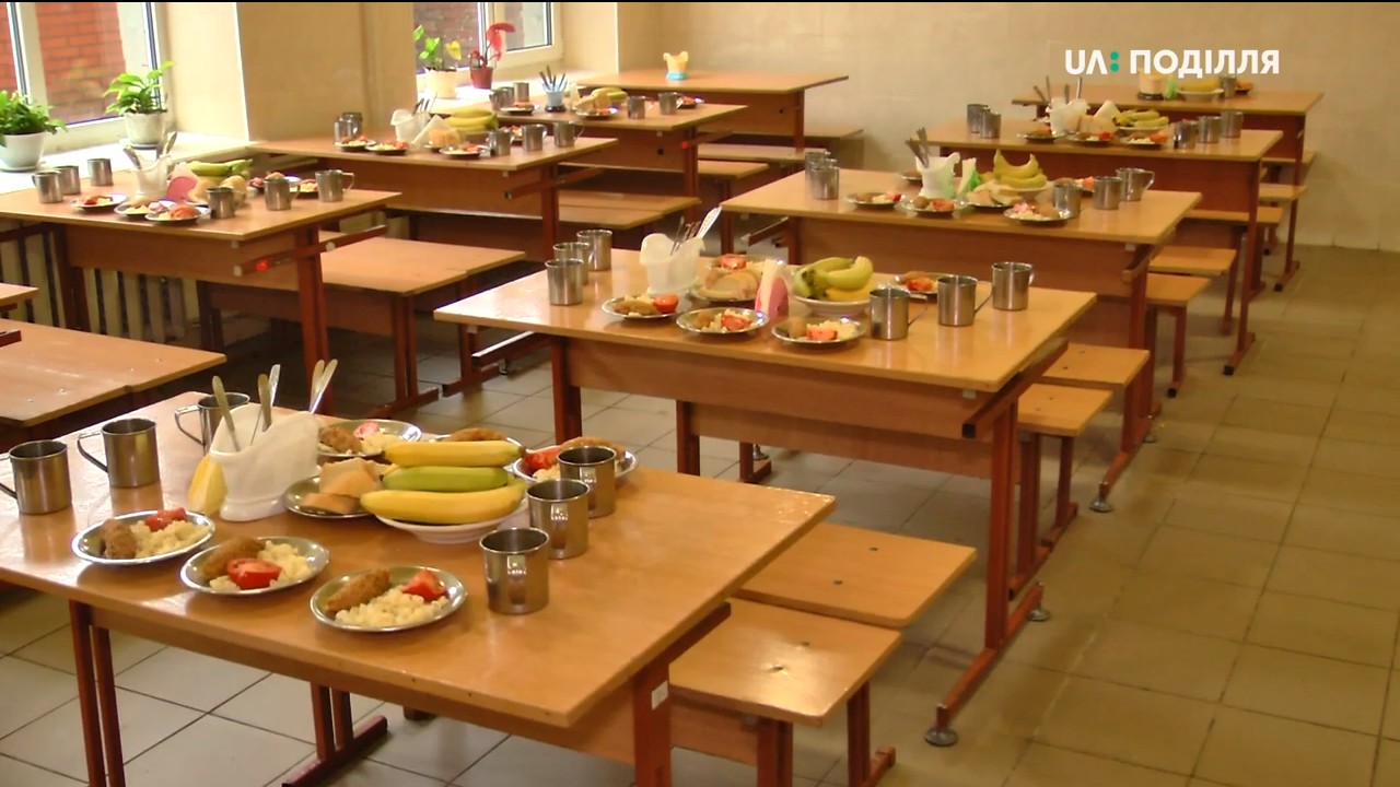 У 33 школах Хмельницького харчуються за новим меню 